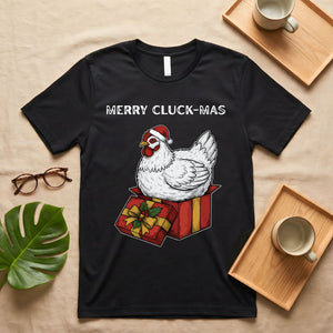 Merry Cluck Mas Funny Chicken Christmas Pun T-Shirt
